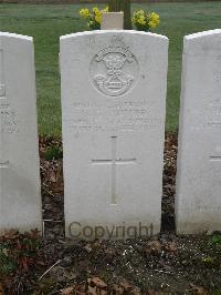 Bailleul Communal Cemetery Extension (Nord) - Hucker, W T