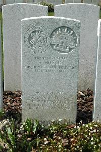 Bailleul Communal Cemetery Extension (Nord) - Hueck, F