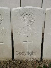 Bailleul Communal Cemetery Extension (Nord) - Hutton, William