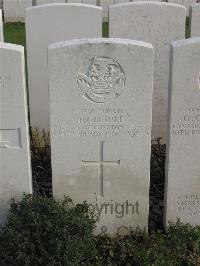Bailleul Communal Cemetery Extension (Nord) - Iredale, H