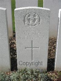 Bailleul Communal Cemetery Extension (Nord) - James, H H