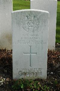 Bailleul Communal Cemetery Extension (Nord) - James, John William