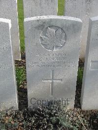 Bailleul Communal Cemetery Extension (Nord) - Johnston, G