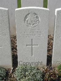 Bailleul Communal Cemetery Extension (Nord) - Johnstone, Donald Bruce