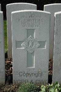 Bailleul Communal Cemetery Extension (Nord) - Johnstone, P