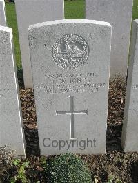 Bailleul Communal Cemetery Extension (Nord) - Jones, C W