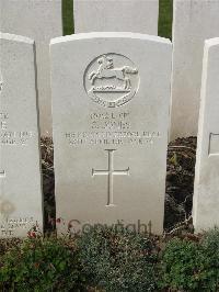 Bailleul Communal Cemetery Extension (Nord) - Jones, S T