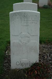 Bailleul Communal Cemetery Extension (Nord) - Joyce, Neville Stanley
