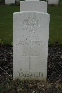 Bailleul Communal Cemetery Extension (Nord) - Kellerd, James