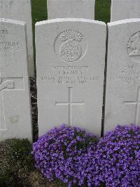 Bailleul Communal Cemetery Extension (Nord) - Kenny, J