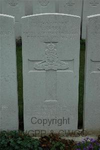 Bailleul Communal Cemetery Extension (Nord) - Kerry, R