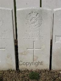 Bailleul Communal Cemetery Extension (Nord) - Knight, W T