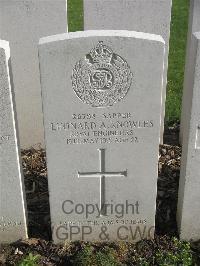 Bailleul Communal Cemetery Extension (Nord) - Knowles, Leonard Alfred