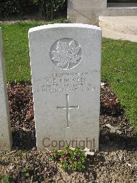 Bailleul Communal Cemetery Extension (Nord) - Knowles, R E