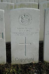 Bailleul Communal Cemetery Extension (Nord) - Laing, P