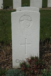 Bailleul Communal Cemetery Extension (Nord) - Laing, St. Clair King Nixon