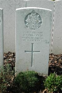 Bailleul Communal Cemetery Extension (Nord) - Langhorn, F