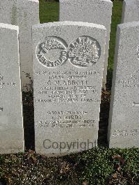 Bailleul Communal Cemetery Extension (Nord) - Larnach, George Mudie