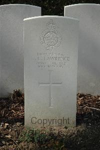 Bailleul Communal Cemetery Extension (Nord) - Lawrence, T G