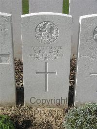 Bailleul Communal Cemetery Extension (Nord) - Leak, D R J