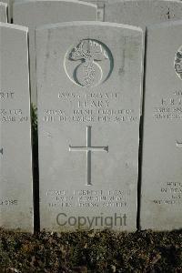 Bailleul Communal Cemetery Extension (Nord) - Leary, J
