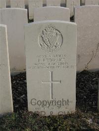 Bailleul Communal Cemetery Extension (Nord) - Ledwidge, John