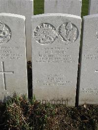 Bailleul Communal Cemetery Extension (Nord) - Leigh, R