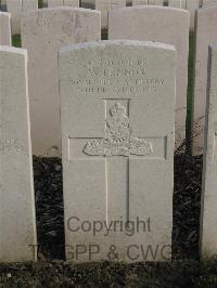Bailleul Communal Cemetery Extension (Nord) - Lennox, W