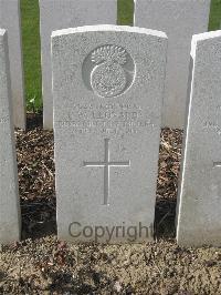 Bailleul Communal Cemetery Extension (Nord) - Leonard, W