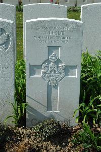 Bailleul Communal Cemetery Extension (Nord) - Leslie, A