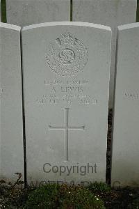 Bailleul Communal Cemetery Extension (Nord) - Lewis, Albert