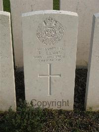 Bailleul Communal Cemetery Extension (Nord) - Lewis, R