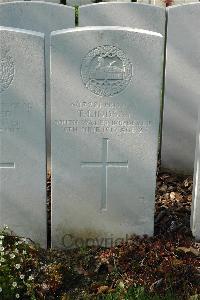 Bailleul Communal Cemetery Extension (Nord) - Lindsay, T