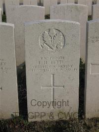 Bailleul Communal Cemetery Extension (Nord) - Little, J H