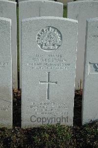 Bailleul Communal Cemetery Extension (Nord) - Lloyd, Walter
