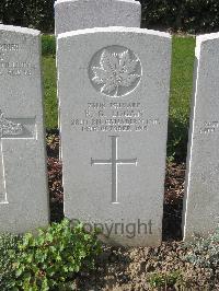 Bailleul Communal Cemetery Extension (Nord) - Logan, B G