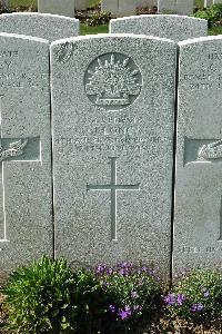 Bailleul Communal Cemetery Extension (Nord) - Long, J