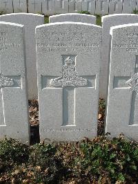 Bailleul Communal Cemetery Extension (Nord) - Looms, John