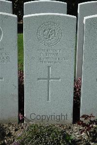 Bailleul Communal Cemetery Extension (Nord) - Lowe, H