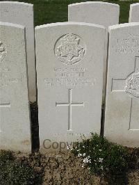 Bailleul Communal Cemetery Extension (Nord) - Luckett, Reuben