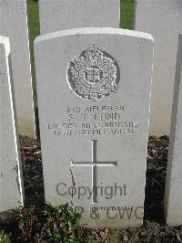 Bailleul Communal Cemetery Extension (Nord) - Lund, Stanley Thomson