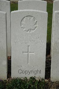 Bailleul Communal Cemetery Extension (Nord) - Lynch, M T