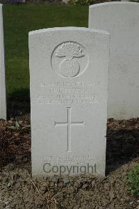 Bailleul Communal Cemetery Extension (Nord) - Lyness, Harold