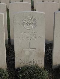 Bailleul Communal Cemetery Extension (Nord) - Lynn, J E