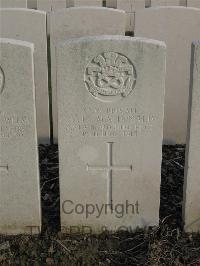Bailleul Communal Cemetery Extension (Nord) - MacDonald, H E