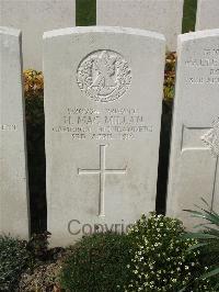 Bailleul Communal Cemetery Extension (Nord) - MacMillan, H