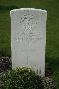 Bailleul Communal Cemetery Extension (Nord) - MacEy, Clifford James