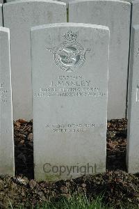 Bailleul Communal Cemetery Extension (Nord) - Manley, J