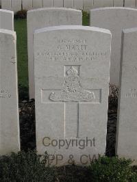 Bailleul Communal Cemetery Extension (Nord) - Maret, G