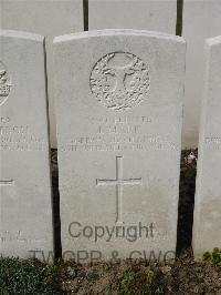 Bailleul Communal Cemetery Extension (Nord) - Mark, J